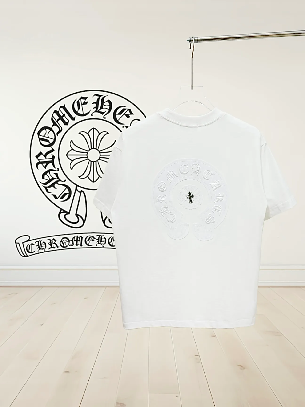 🅿️200 [High quality] Chrome hearts ss25 new first release latest short-sleeved round neck t-shirt, high-end customization, avant-garde and fashionable design! The front and rear panels of the brand logo are designed with heavy craftsmanship of burnt appliqué, ten rivets and one hundred thousand needle embroidery. High-end customized 280g fabric. Soft to the touch. Comfortable to wear. Exquisite stitching. Fine workmanship. The upper body effect is incomparably handsome! Same style for men and women, color: white, black size: S to xL